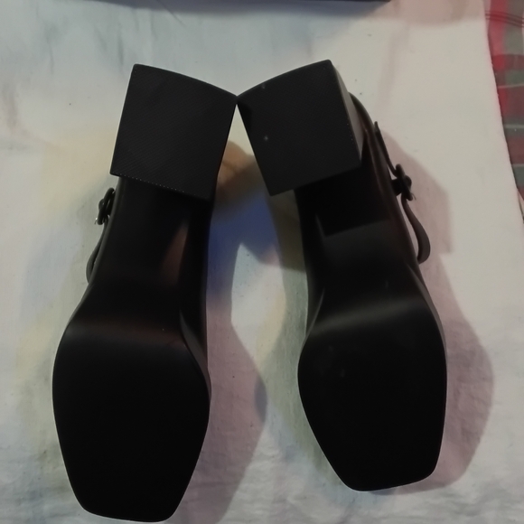 Women's Black Shoes, 4 in Heels, Size 9 1/2 By Amoji New In Box - Picture 6 of 7